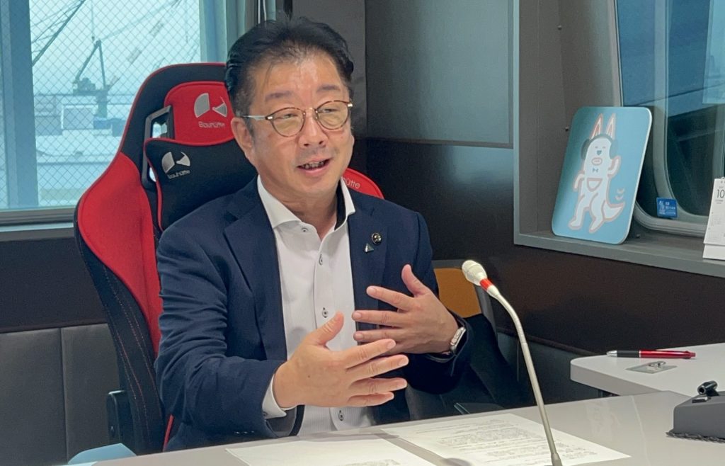 兵庫・養父市の魅力や市政について語る大林市長（ラジオ関西スタジオにて）